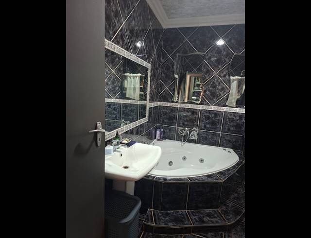 4 BEDROOM HOUSE FOR SALE IN VANDERBIJLPARK SE 2
